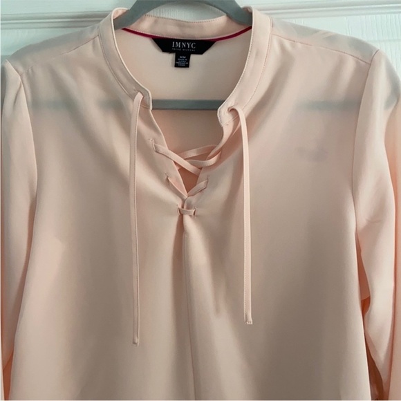 NWT Isaac Mizrahi Champagne
Rose I Business Casual Blouse
NWT 69.00 - Picture 4 of 6